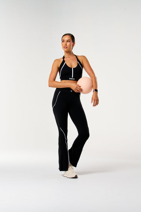 Flexible flared leg fit